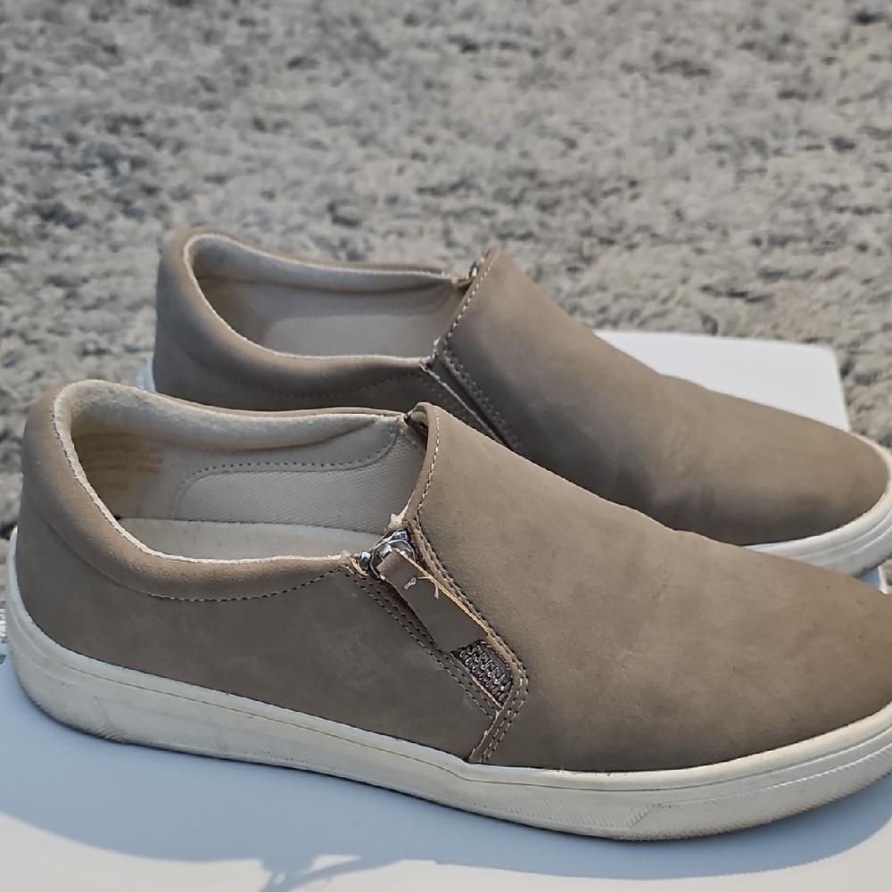 Kensie Beige Slip-On Sneakers 7.5